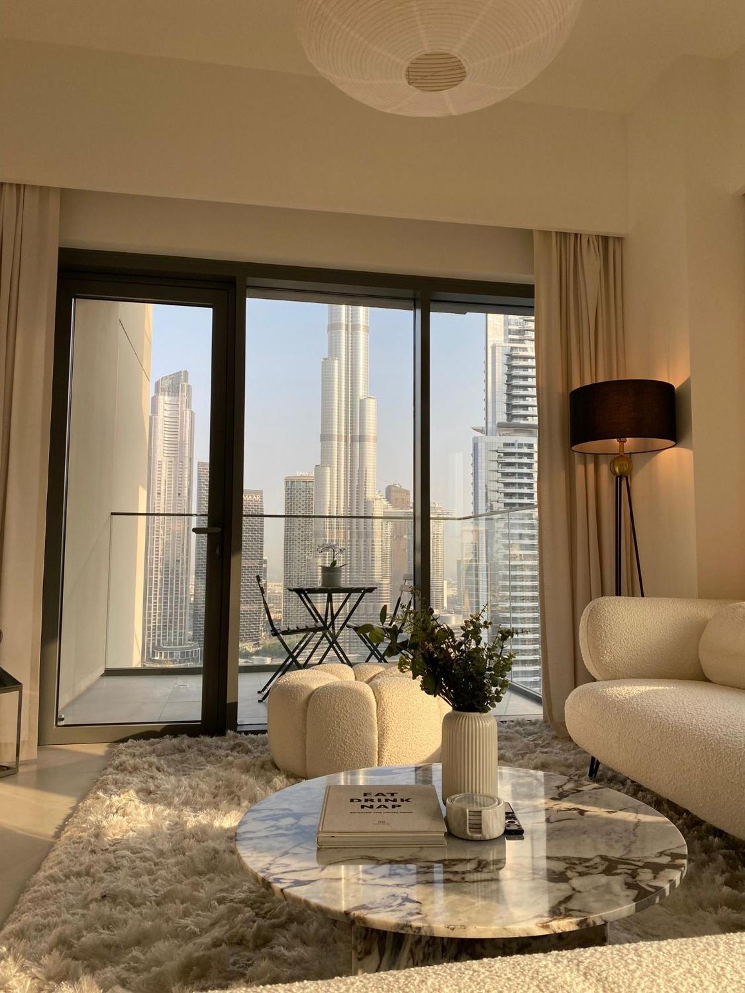 Incredible Burj Khalifa Views, Next To Mall Dubai